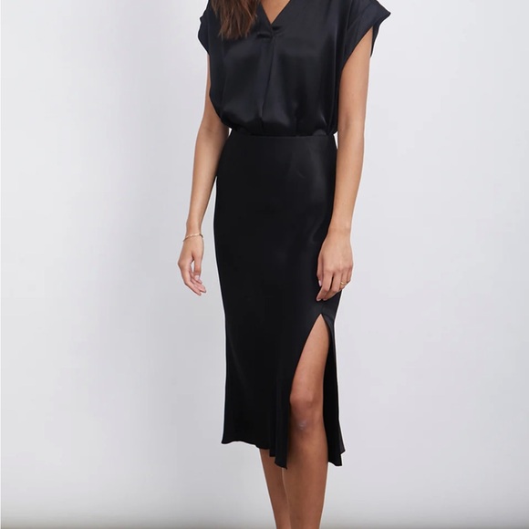 Rails silky midi skirt with side slit. In perfection condition, worn once. - Picture 1 of 6